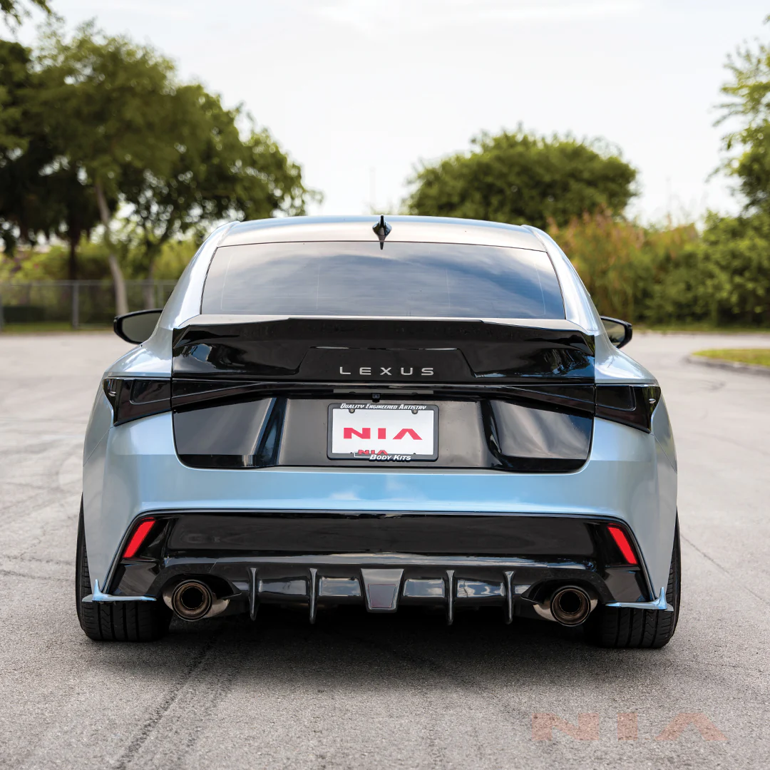 Lexus Rear Emblem - Image 4